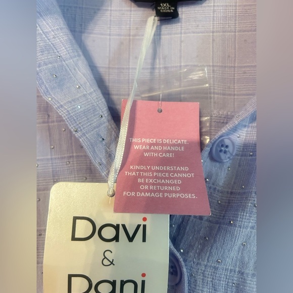 Davi & Dani Rhinestone
Pleat Back Short Sleeve
Loose Fit Shirt - Picture 9 of 12